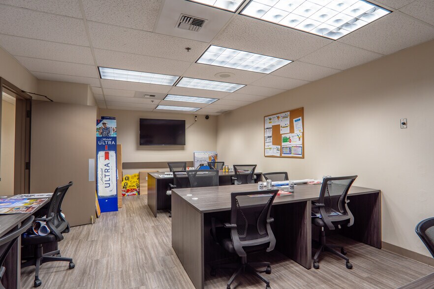 More Photos Of 94 W Valley Mall Blvd, Union Gap Distribution For Lease