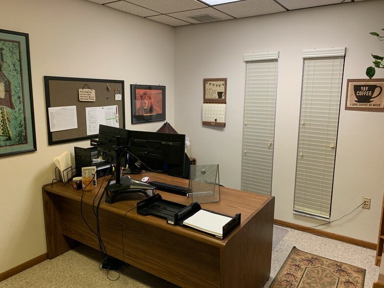 More Photos Of 4215 Edgewater Dr, Orlando Office For Lease