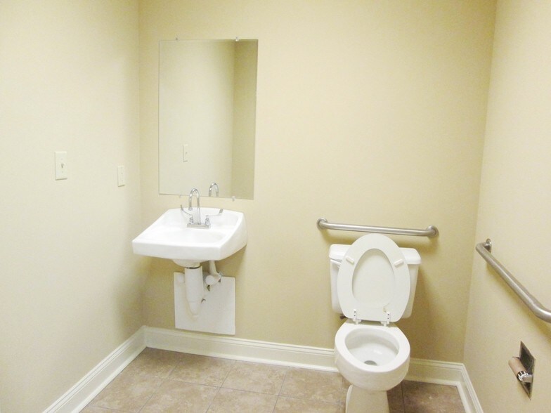More Photos Of 3867 Holcomb Bridge Rd, Peachtree Corners Office For Lease