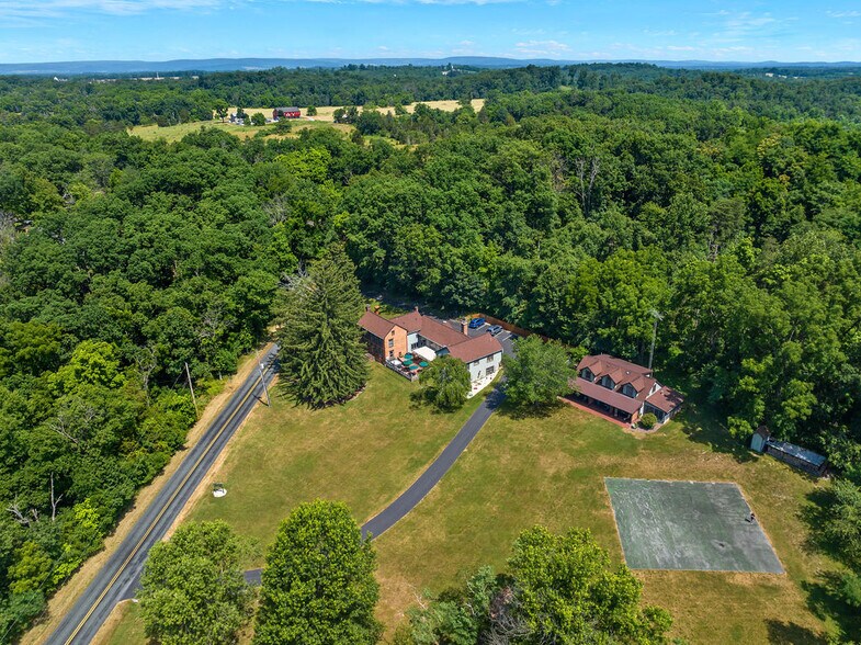 More Photos Of 40 Hospital Rd, Gettysburg Hotel For Sale
