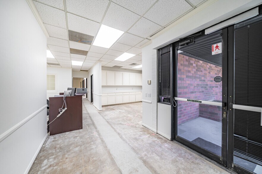 More Photos Of 23241 S Pointe Dr, Laguna Hills Office For Sale