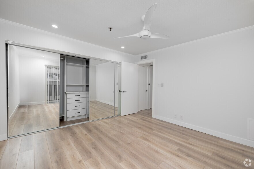 More Photos Of 6543 Franklin Ave, Hollywood Apartments For Sale