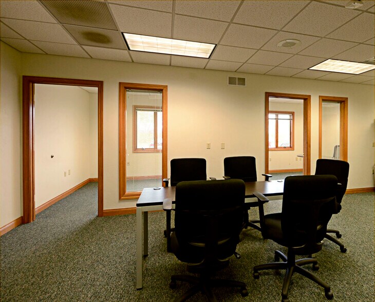 More Photos Of 5485 W Grande Market Dr, Appleton Office For Lease