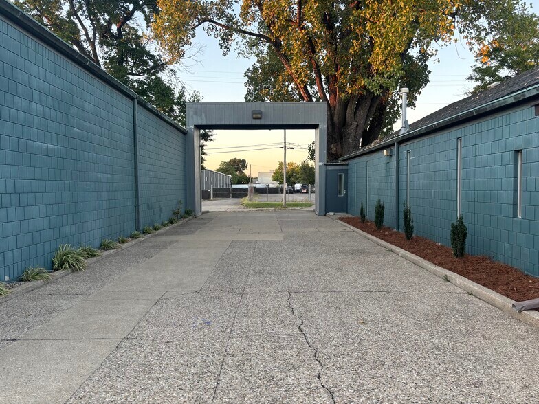 More Photos Of 326 E Bloom St, Louisville Warehouse For Sale