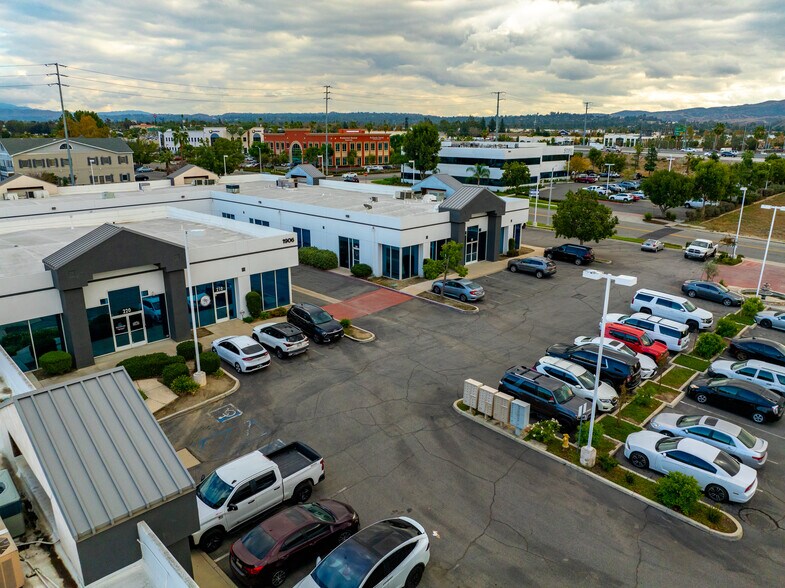 More Photos Of 1902 Orange Tree Ln, Redlands Unknown For Lease