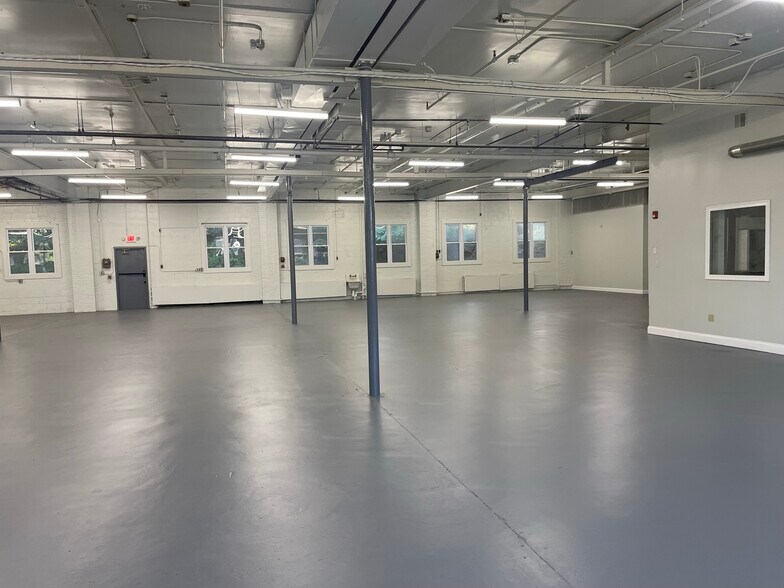 More Photos Of 14 Beach St, Rockaway Light Manufacturing For Lease