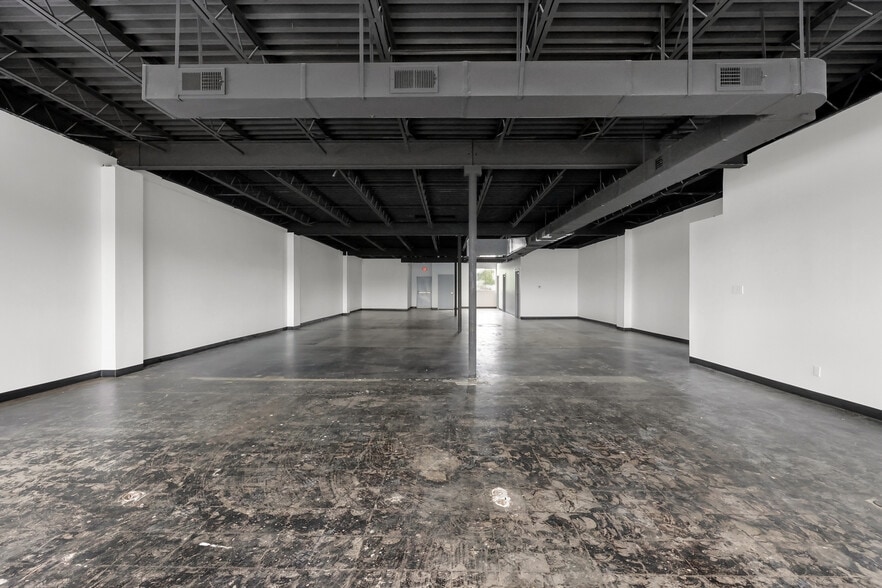 More Photos Of 937 Winchester Rd, Lexington Storefront For Lease