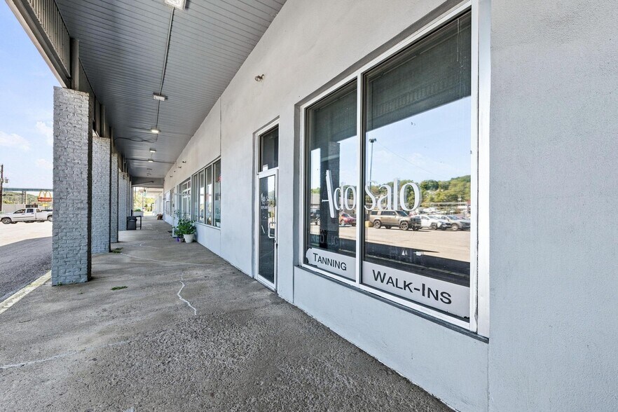 More Photos Of 1000 S State St, Clarks Summit General Retail For Lease