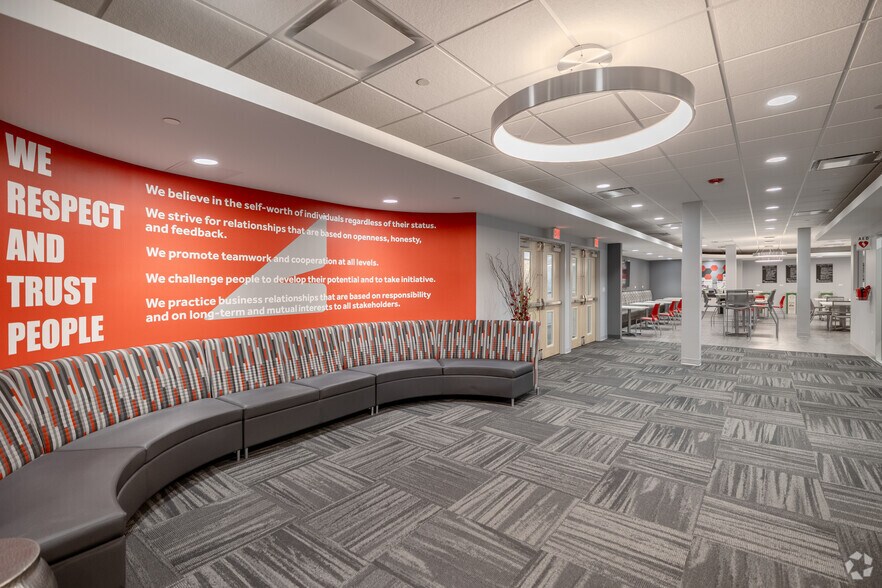 More Photos Of 265 Exchange Dr, Crystal Lake Office For Sale