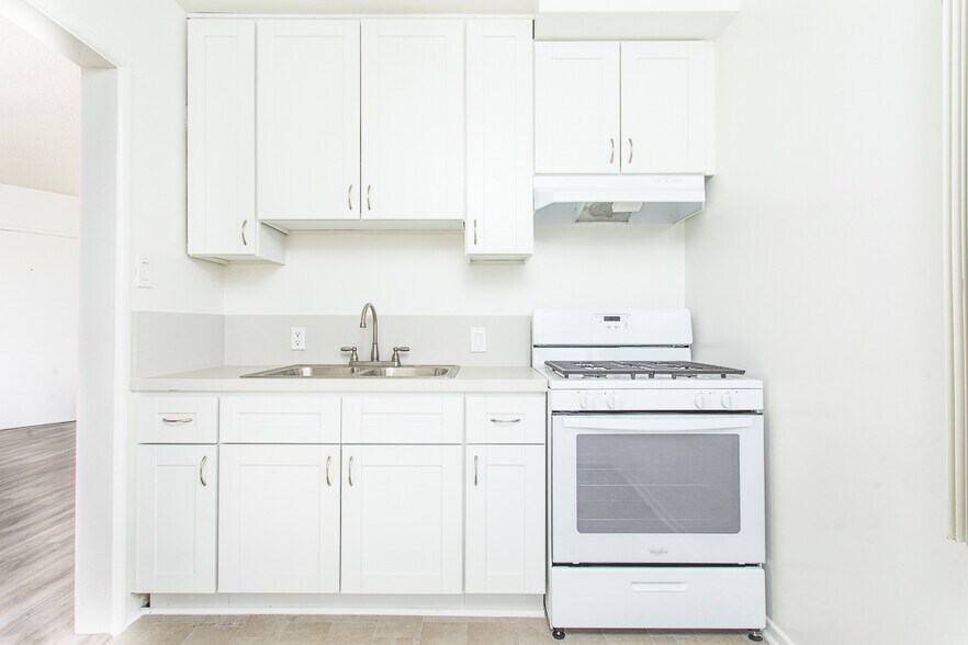 More Photos Of 632 W Hillsdale St, Inglewood Apartments For Sale