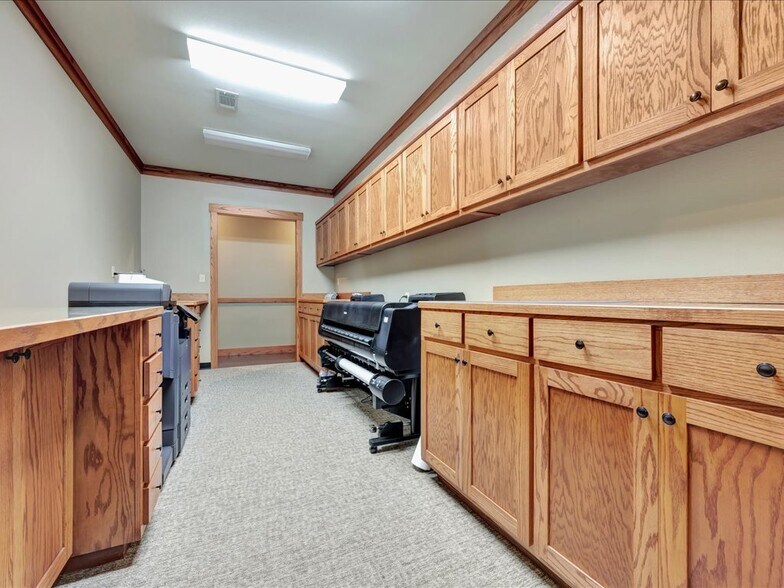 More Photos Of 7680 FM 2497, Lufkin Office For Sale