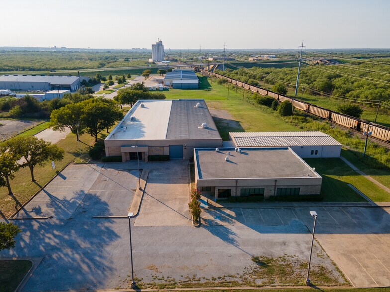 More Photos Of 2716 Commerce St, Wichita Falls Industrial For Sale