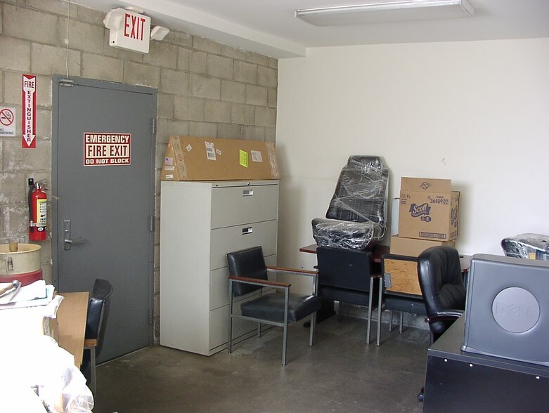 More Photos Of 1501 W 14th St, Long Beach Warehouse For Lease