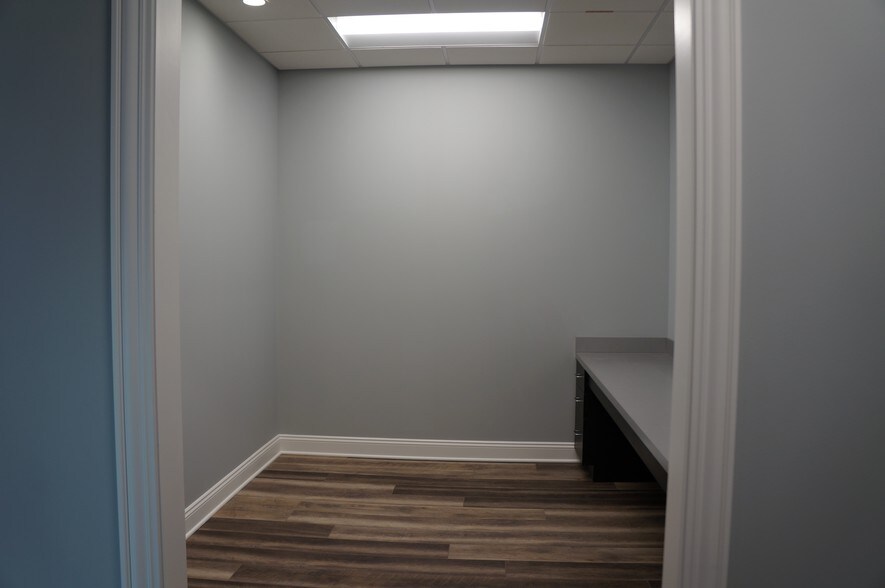 More Photos Of 600 Enterprise Dr, Oak Brook Medical For Lease