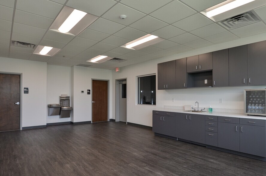 More Photos Of 3017 S County Line Rd, Plant City Distribution For Lease