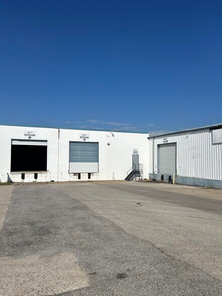 More Photos Of 9300 Southwest Dr, Fort Worth Warehouse For Lease