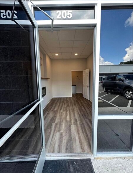 More Photos Of 8169 Pine Ridge Rd, Mechanicsville Flex For Lease