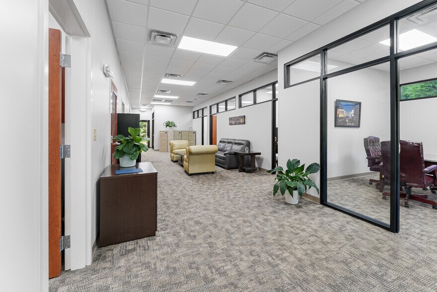 More Photos Of 119 Southern Blvd, Savannah Office For Sale