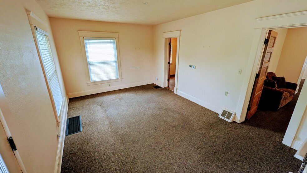 More Photos Of 607 Lincolnway W, Mishawaka Office Residential For Sale