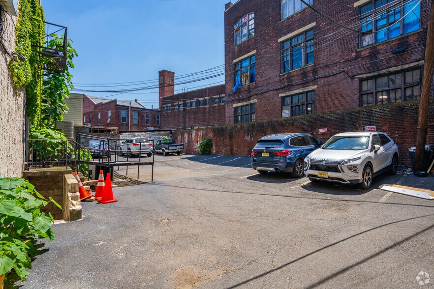 More Photos Of 73-75 Ferry St, Newark Storefront Retail Office For Sale