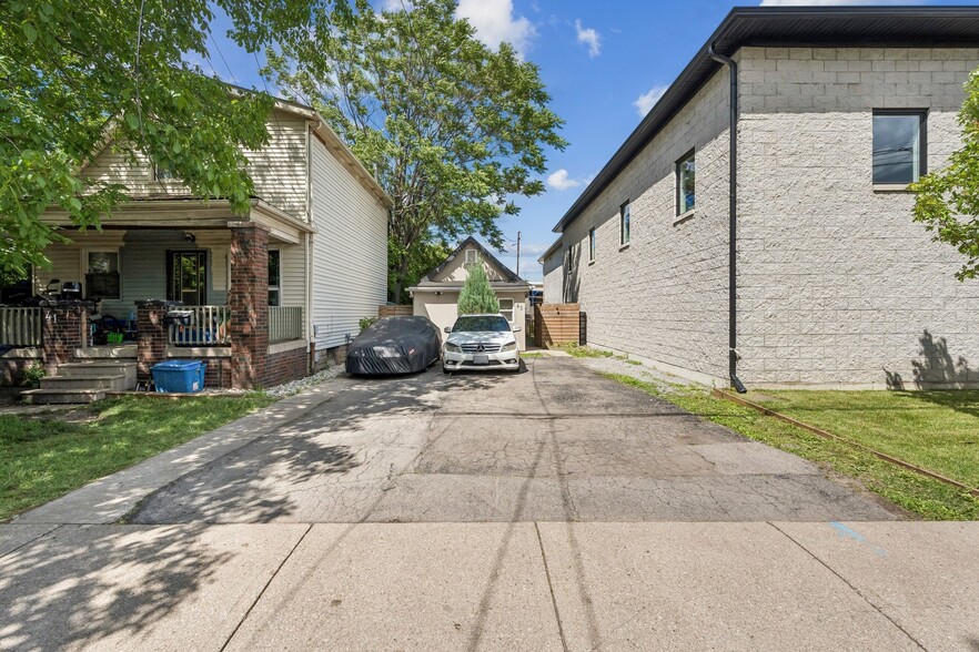 More Photos Of 43 Whitfield Av, Hamilton Manufacturing For Sale