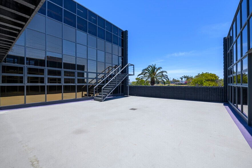 More Photos Of 2200 Michigan Ave, Santa Monica Loft Creative Space For Lease