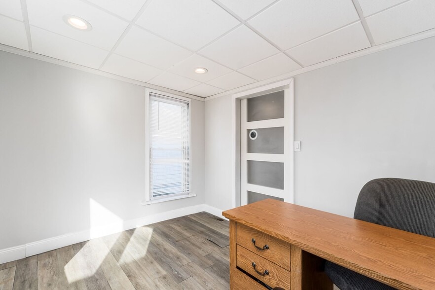More Photos Of 545 E Main St, Lancaster Office Residential For Sale