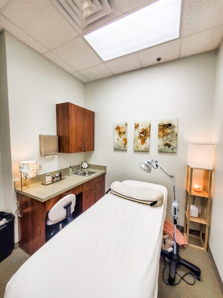 More Photos Of 160 MacGregor Pines Dr, Cary Medical For Sale