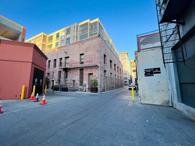 More Photos Of 43 E Colorado Blvd, Pasadena Restaurant For Sale