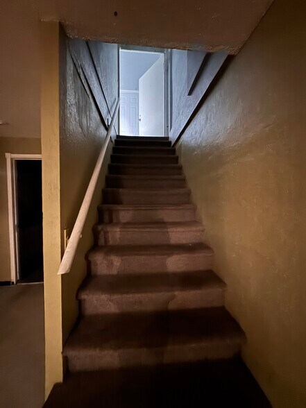 More Photos Of 1221 Overland Ave, Burley Storefront For Sale