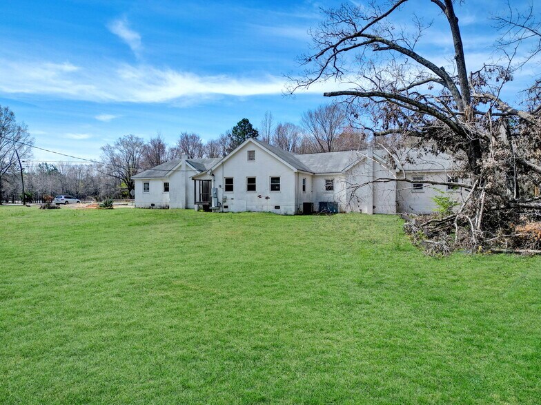 More Photos Of 12117 Highway 221, Woodruff Office For Sale