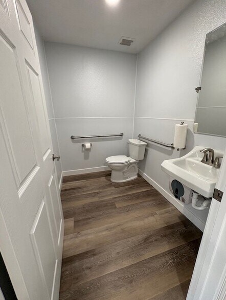 More Photos Of 602 S State St, Bunnell Storefront Retail Office For Lease