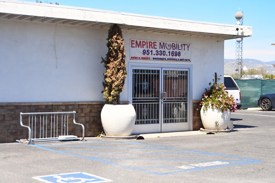 More Photos Of 796 N State St, Hemet General Retail For Sale