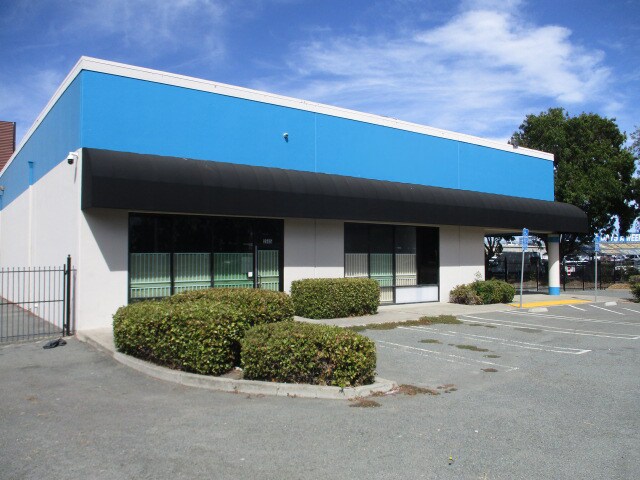 More Photos Of 2685 E Leland Rd, Pittsburg Freestanding For Lease