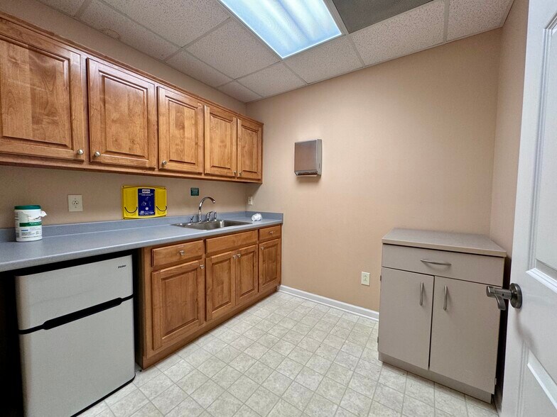 More Photos Of 70 Mountain Dr, Dahlonega Medical For Lease