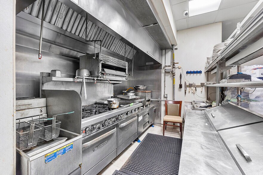 More Photos Of 401 W Atlantic Ave, Delray Beach Storefront Retail Office For Lease