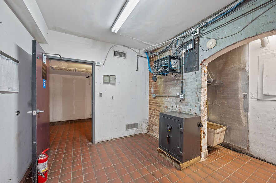 More Photos Of 126 W Sixth St, Cincinnati Apartments For Lease