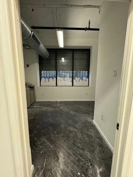 More Photos Of 1600 W Hunting Park Ave, Philadelphia Warehouse For Lease