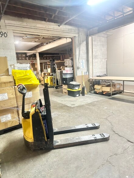 More Photos Of 627-655 N Cassady Ave, Columbus Light Distribution For Lease