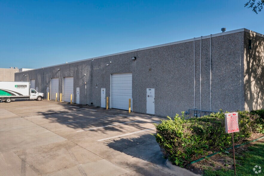 More Photos Of 2345-2355 Merritt Dr, Garland Unknown For Lease