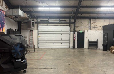 More Photos Of 140 Business Center Dr, Birmingham Industrial For Lease