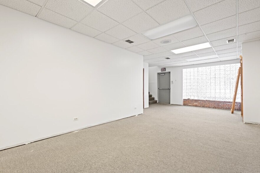 More Photos Of 6549 North Ave, Oak Park Office Residential For Lease