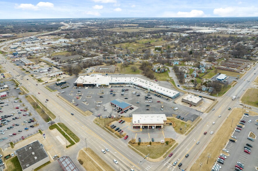 More Photos Of 1005-1205 E Kenosha St, Broken Arrow Storefront For Lease