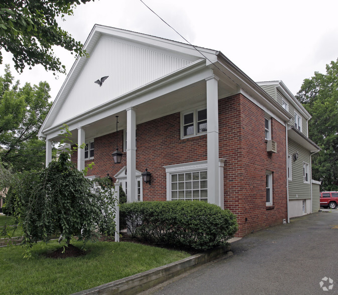 Primary Photo Of 326 Lafayette Ave, Hawthorne Office Residential For Lease