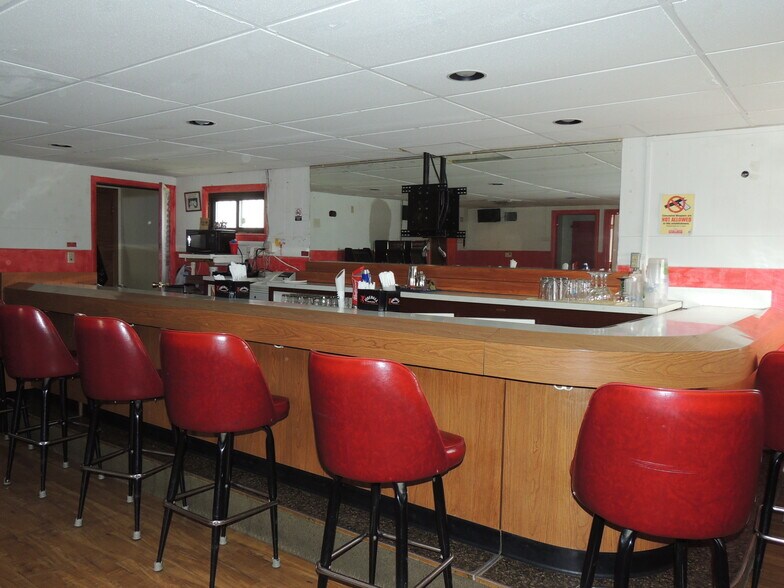 More Photos Of 726 Valley Rd, Menasha Bar For Sale