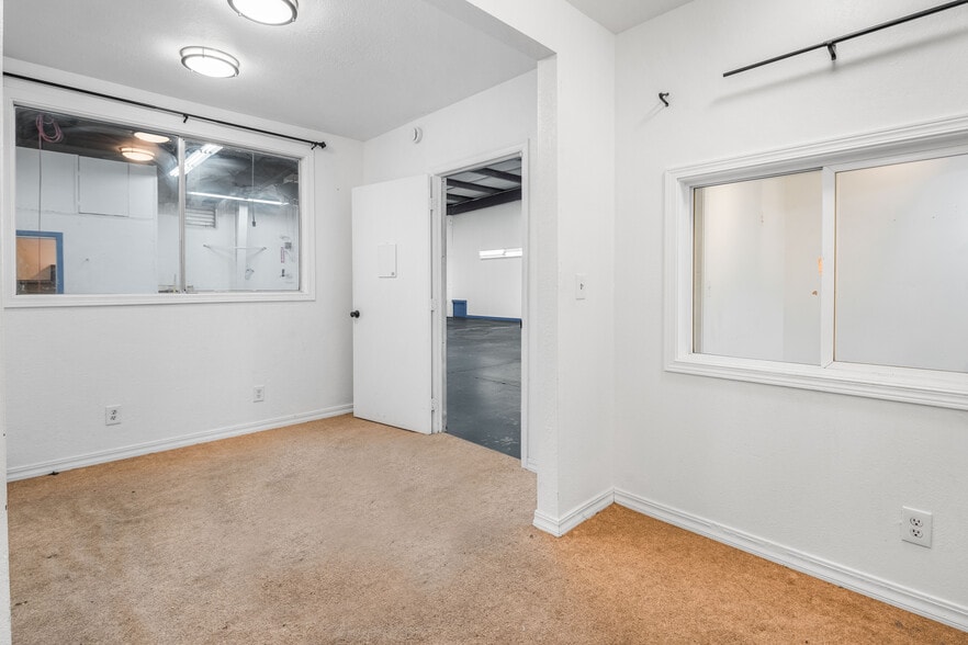 More Photos Of 1033 Avenue D, Snohomish Storefront For Lease