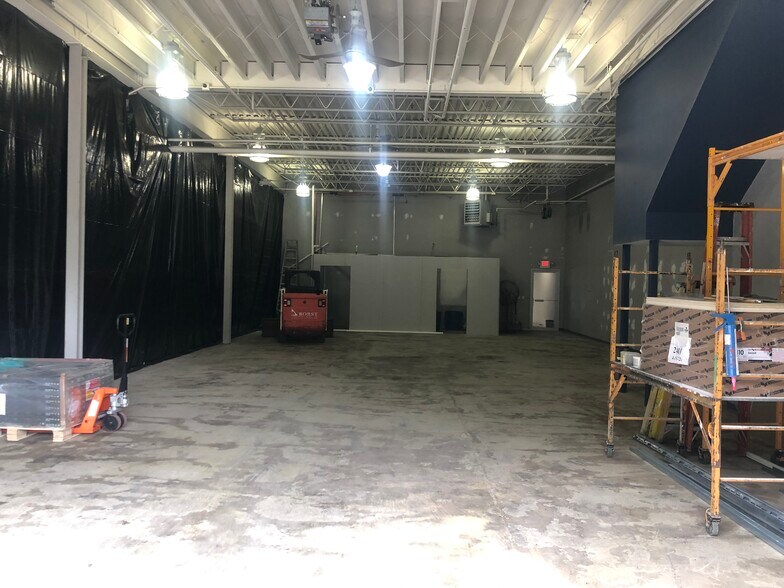 More Photos Of 260 W Crescent Ave, Allendale Warehouse For Lease