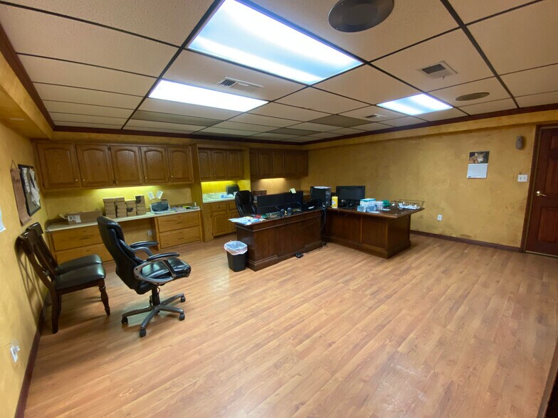 More Photos Of 3333 SE 3rd Ave, Amarillo Warehouse For Lease