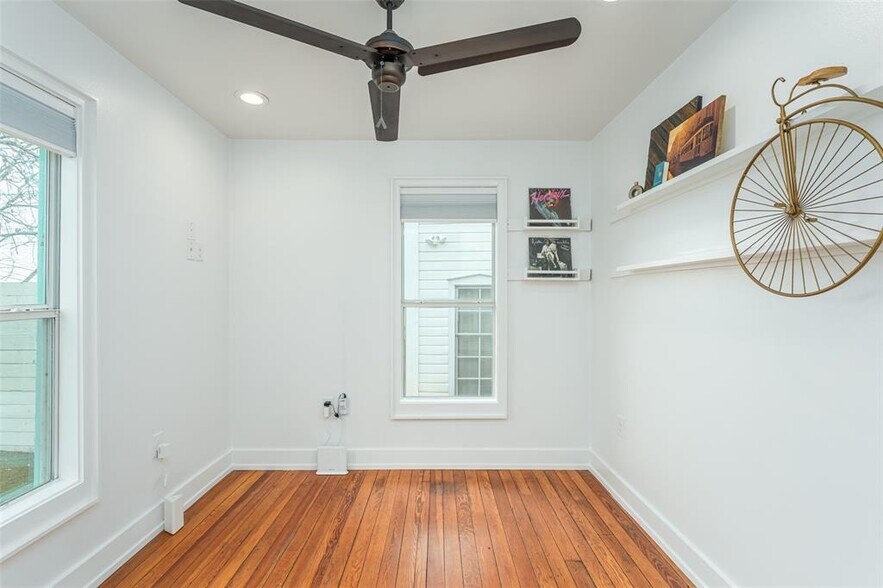 More Photos Of 1148 Northwestern Ave, Austin Specialty For Sale