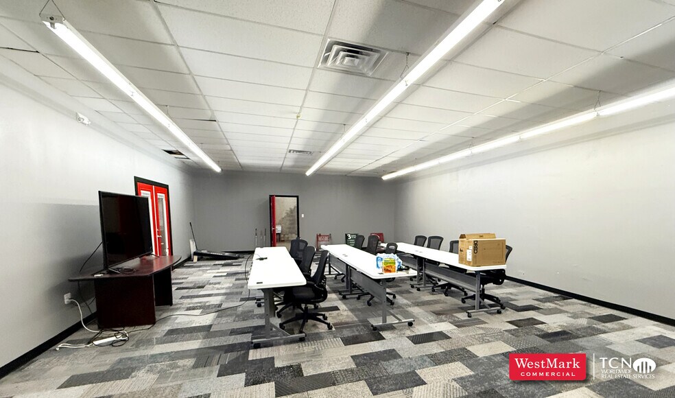 More Photos Of 309 N University Ave, Lubbock Storefront For Lease